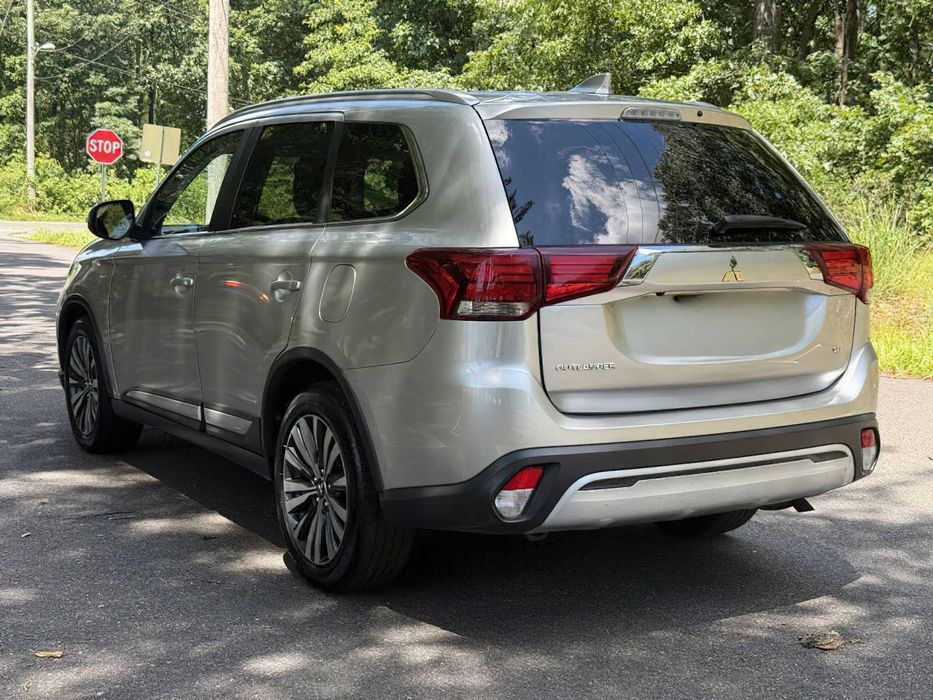 Mitsubishi Outlander SEL      2020