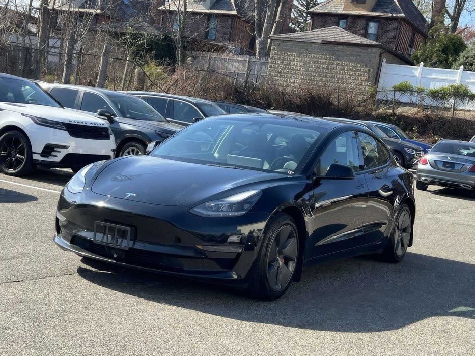 Tesla Model 3      2021