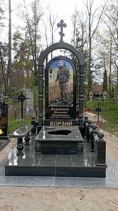 Пам'ятники, для військових комплекси,вироби з граніту, меморіальні ко