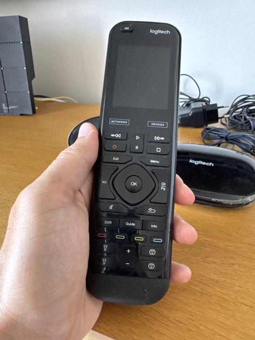 Comando Universal Logitech Harmony Ultimate + Hub (Como Novo)