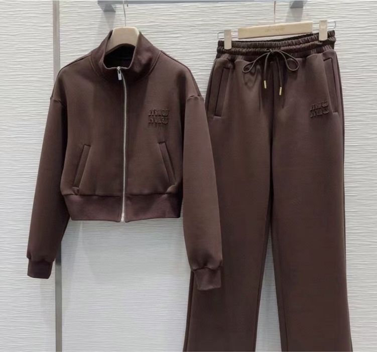 Коричневий костюм Miu miu новинка