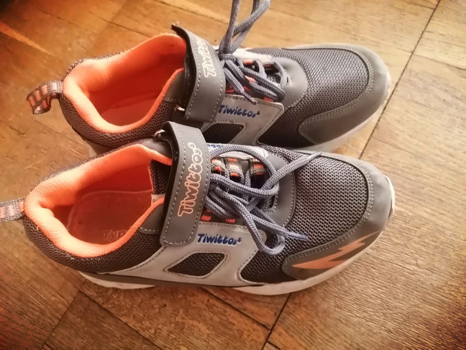 Продам кроссовки