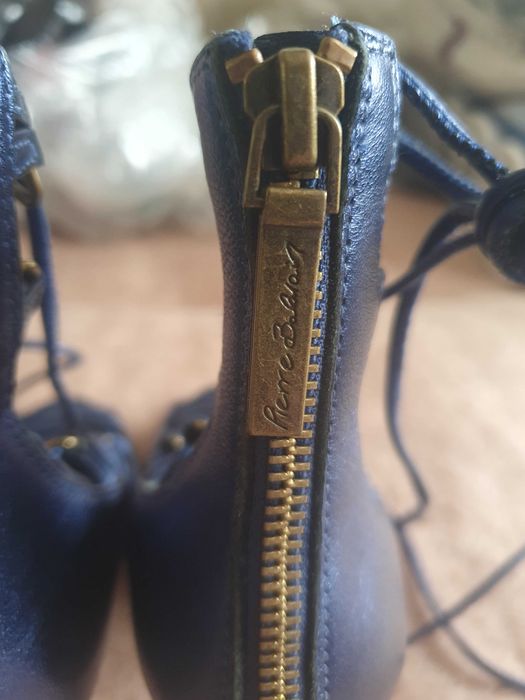 Damskie skórzane granatowe sandały szpilki Balmain - stan bardzo dobry