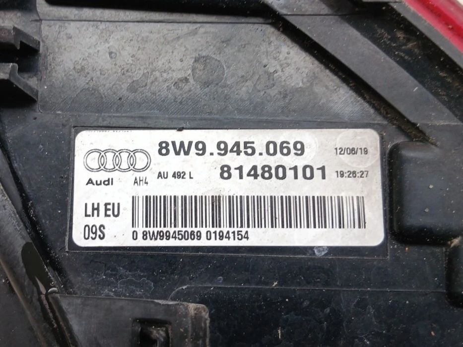 Farolim esquerdo AUDI A4 Avant (8W5, 8WD, B9)