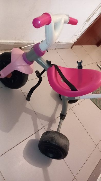 Triciclo rosa menina