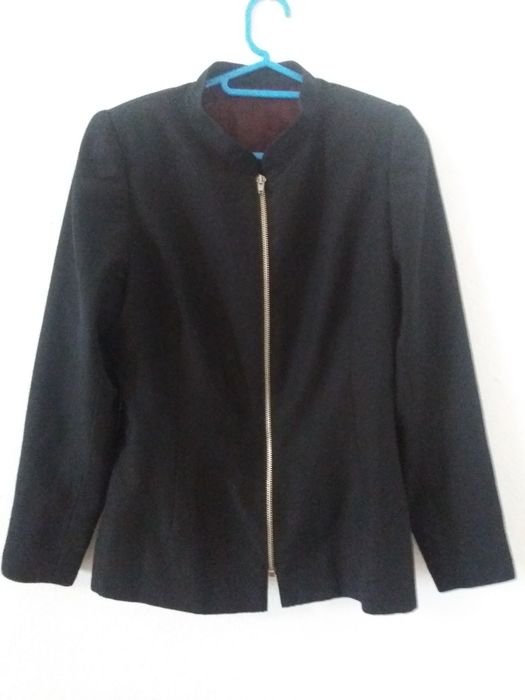 Blazer Preto e Beje  e Blusas de Senhora - por 3 euros cada