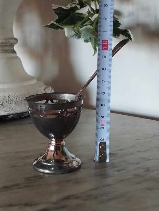 Suporte Ovo Antigo com Colher