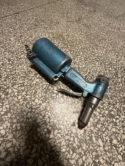 Zrywarka nitownica pneumatyczna