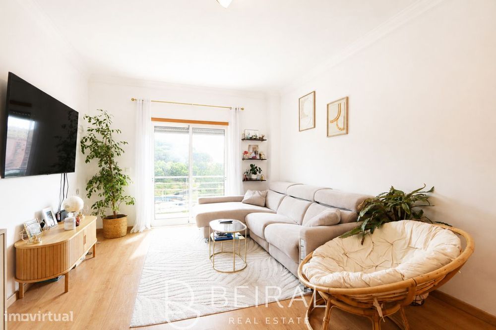 Apartamento T2 às portas de Lisboa, com varanda, vista e estacionamen