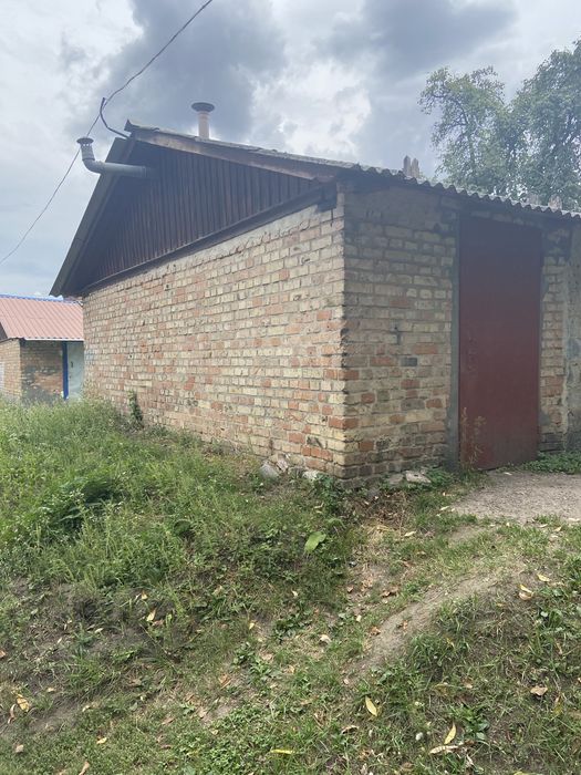 Продам 2к квартиру, 2-й поверх, індивідуальне г/опалення, гараж, сарай з погрібом