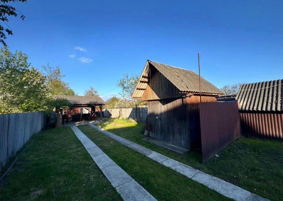 Продаж магазину в Тересві + ділянка 7 соток