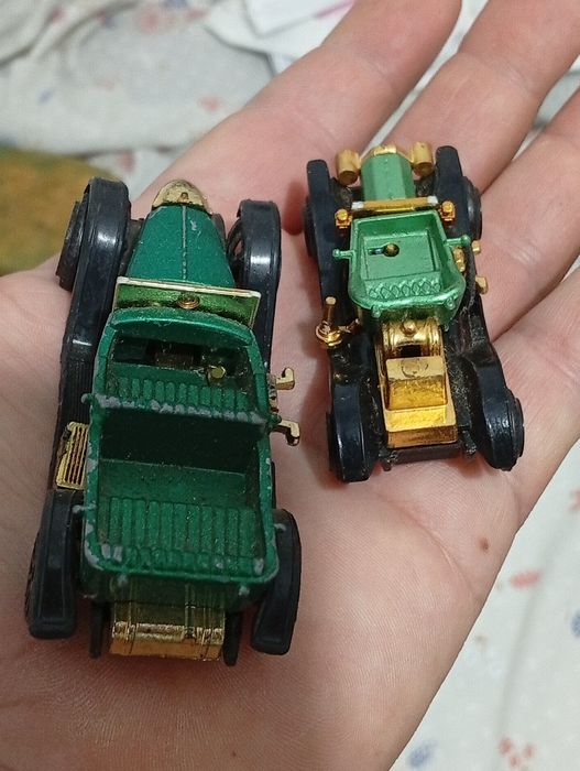 Dois Carros Antigos para colecção