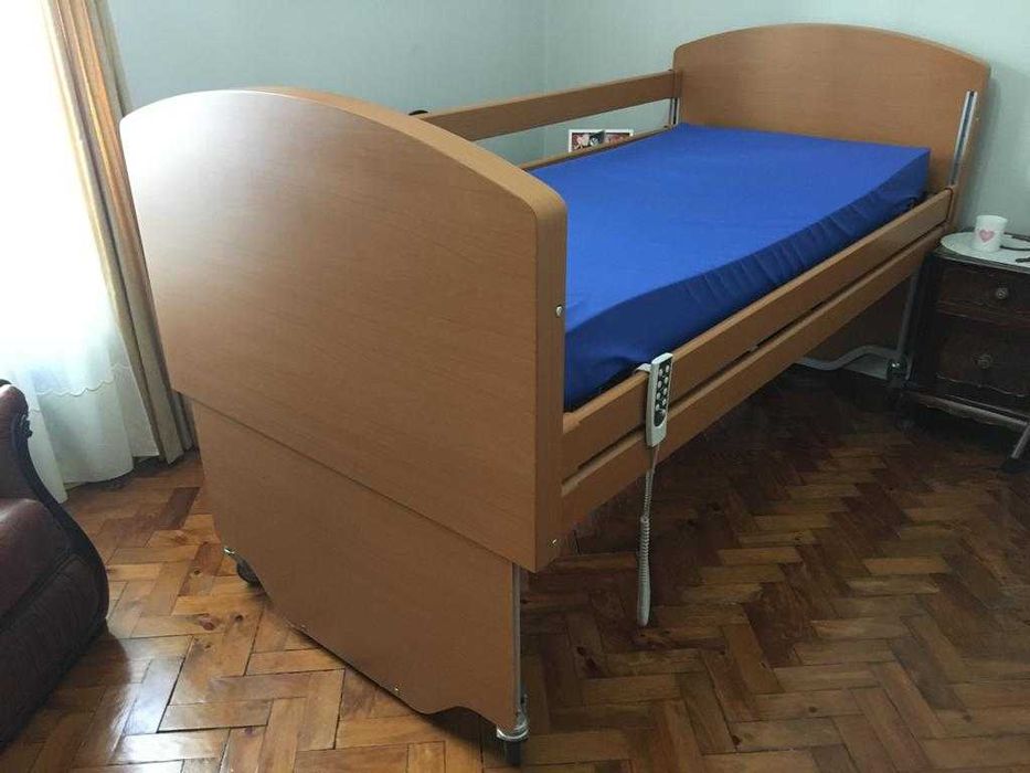 Cama elétrica articulada e elevatória com colchão anti-escaras