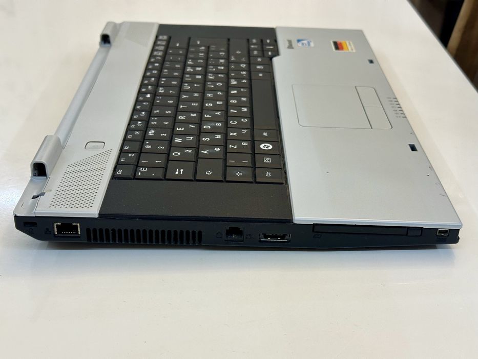 Ноутбук Fujitsu Siemens Esprimo V6545