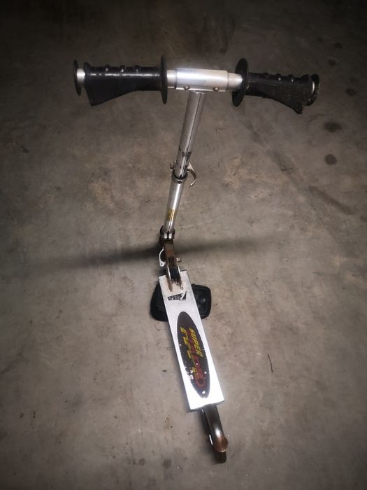 Trotinete criança ajustável