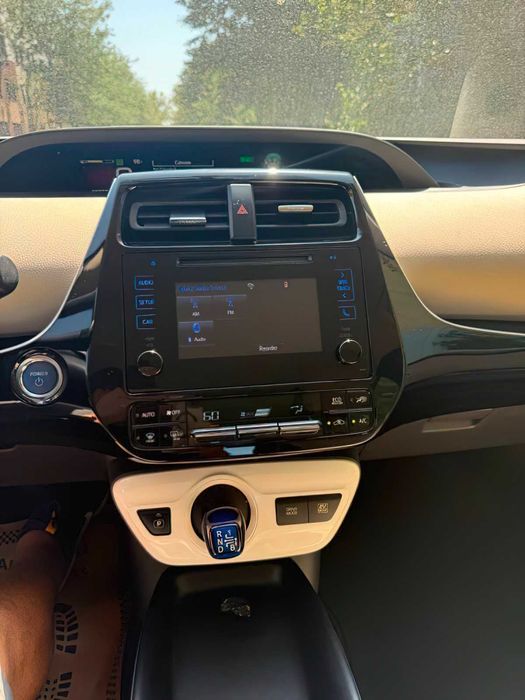 Toyota Prius Two      2016