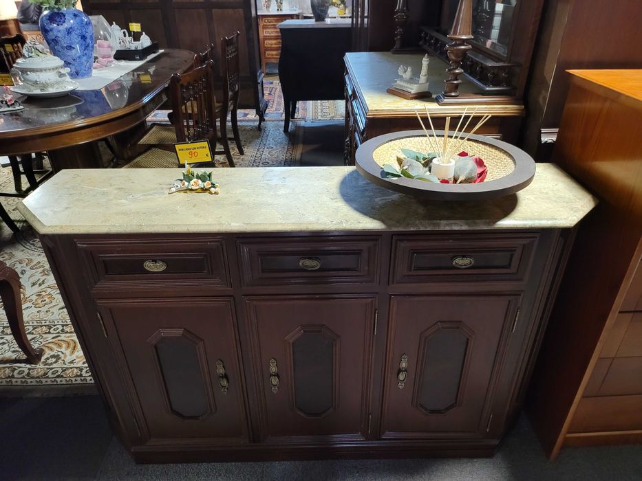 Aparador em madeira com tampo em pedra - Bom estado geral