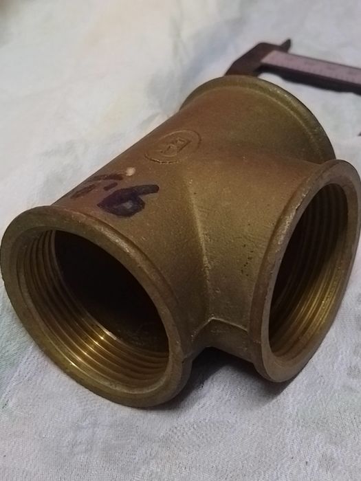 Tê em Latão 1 1/2" BSP Fêmea (Novo)