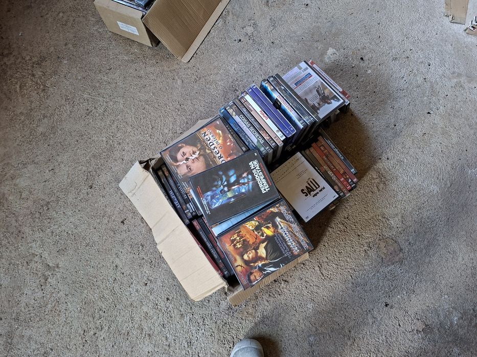 Centenas de DVDs