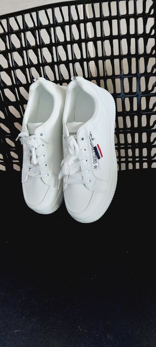 Buty sneakersy nowe białe rozm.38