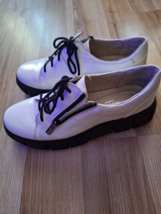 Buty Helios lakierki białe rozmiar 38