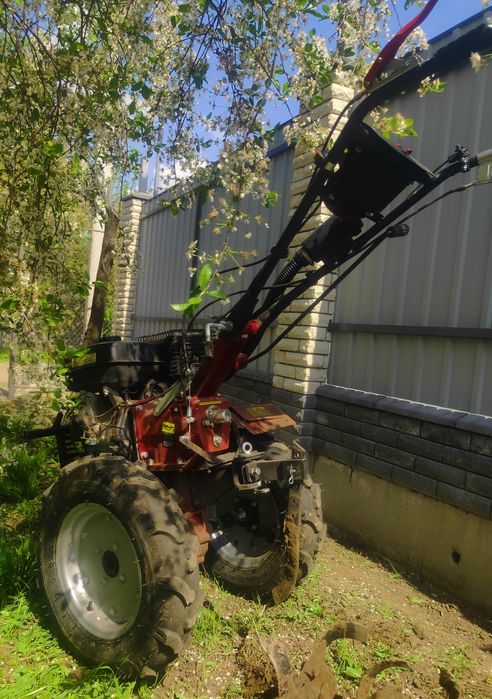 Мотоблок ,,Кентавр ,,безиновый 17л.с(возможна доставка)