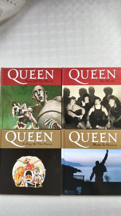 Vinte e Quatro CD'S "QUEEN" com Livro  de Biografia.