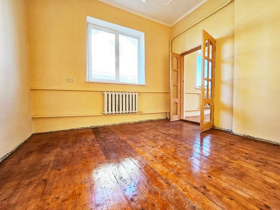 Продається добротний цегляний будинок з гаражем в м.Стрий...