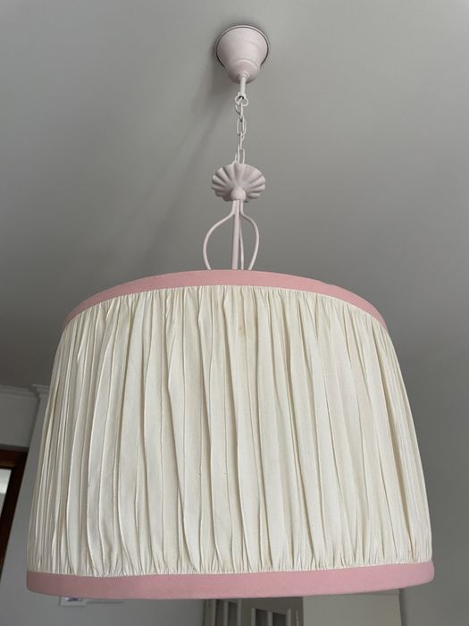 Quarto de criança/adolescente em branco