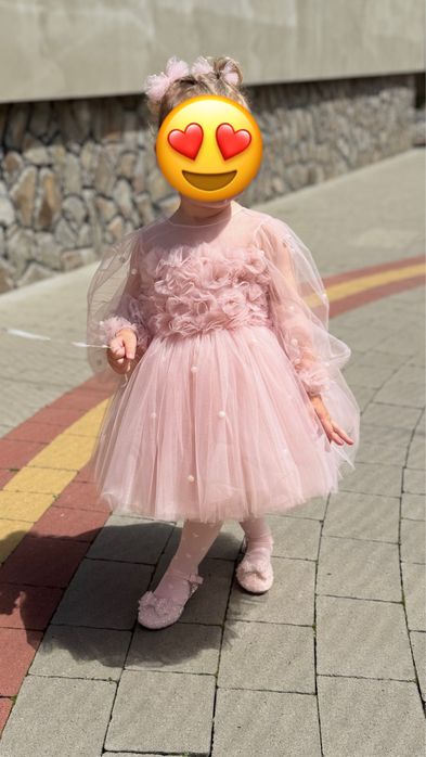 Вишукана сукня для дівчинки