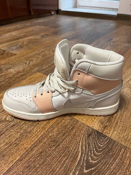 Продам шкіряни кросівки Nike демісезонні високіі