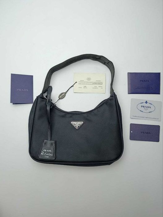 черная нейлоновая мини-сумка Prada Re-Edition 2000