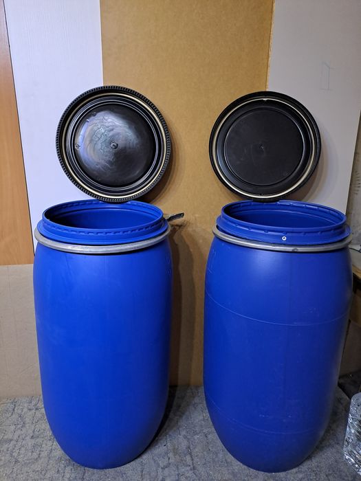 Бочки пластиковые 150, 200л с крышкой