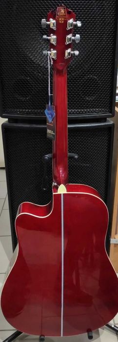 червона акустична гітара з пікгардом з вирізом дека акустика 4/4