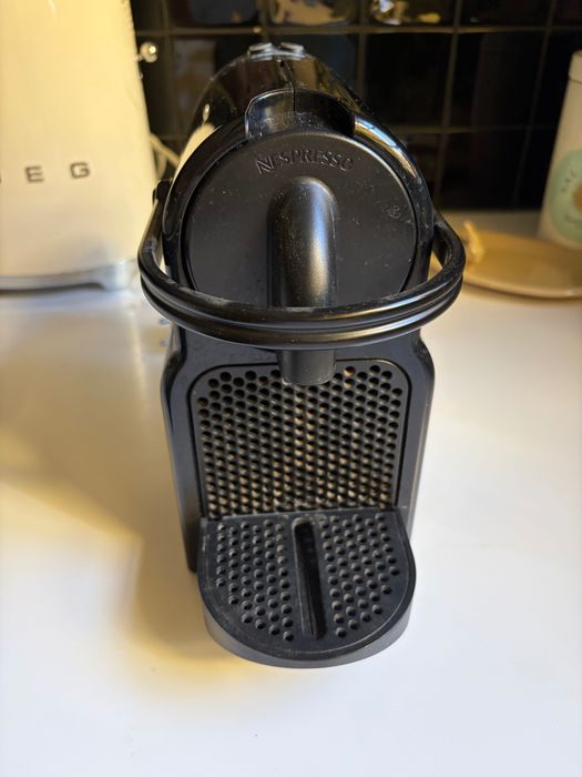 Máquina de café NESPRESSO - DeLonghi