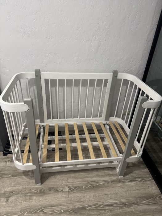 Дитяче ліжечко з маятником + матрац + постіль+подушка,ковдра