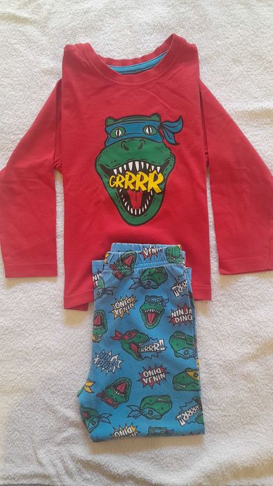 Várias peças roupa criança