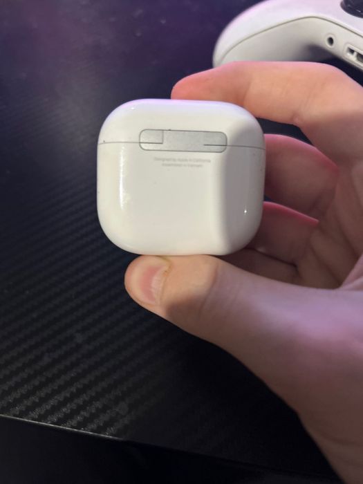 etui ladowarka do AirPods 4