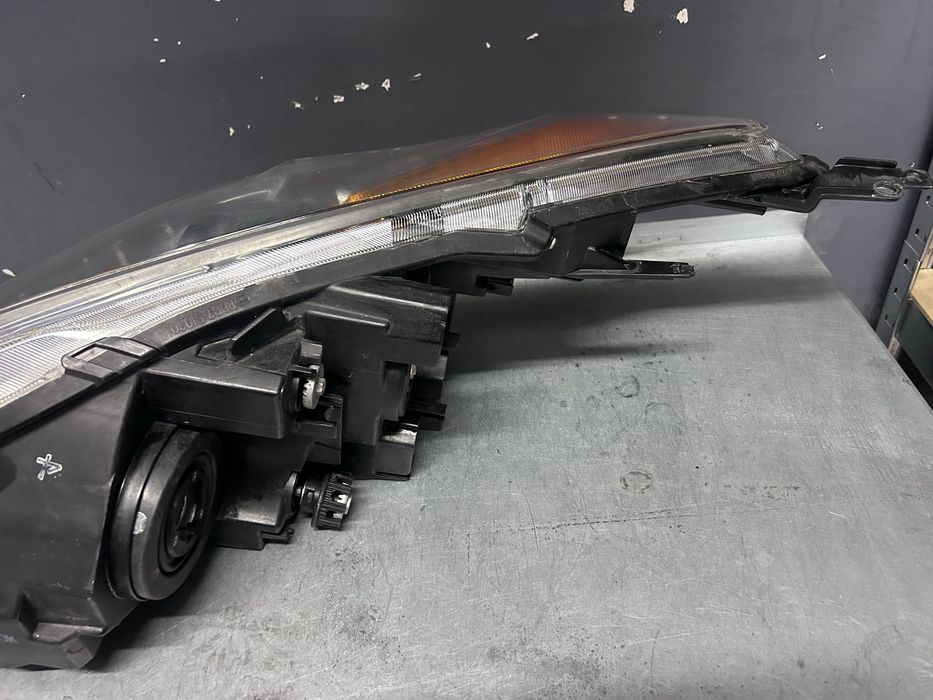 Lampa prawa przód Mazda 3 II 08-13 xenon Europa oryginał