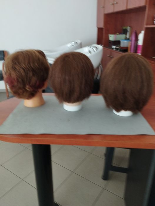 Cabeça de aprendiz de cabeleireiro - cabelo natural
