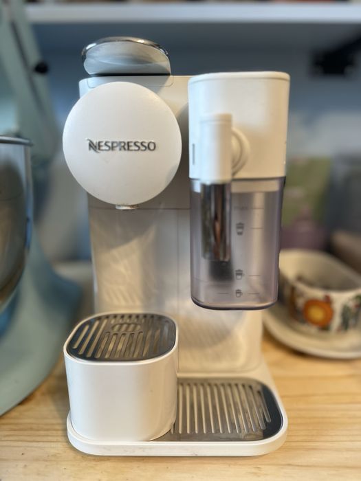 ekspres kapsułkowy Delonghi Latissima One EN510 biały