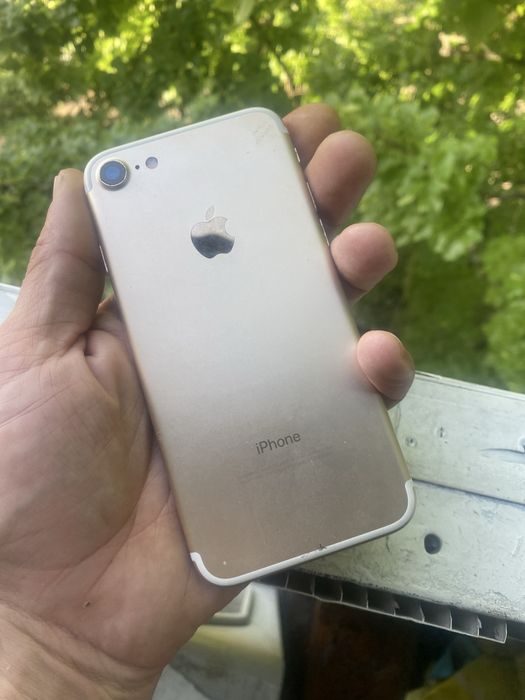 Iphone  se 2  и  7 на ремонт или запчасти.