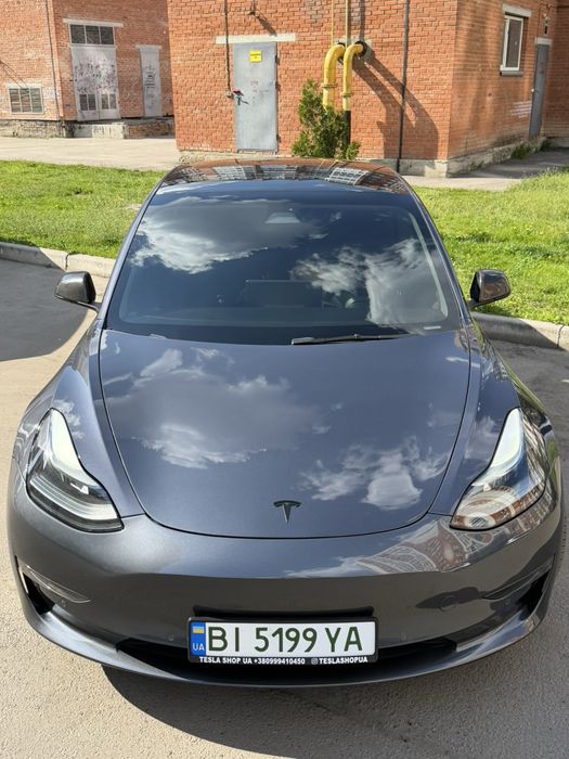 Tesla dual motor 2022 року