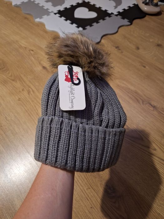 Czapka pompon nowa z metką damska
