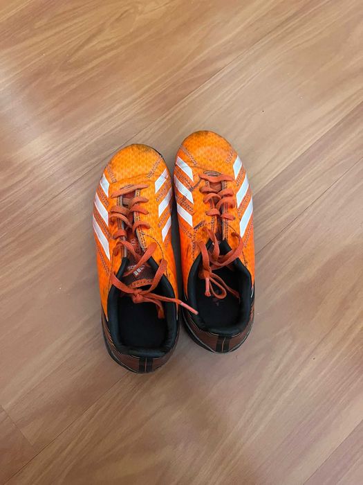 Chuteiras Adidas - Tamanho 34 - Bom estado