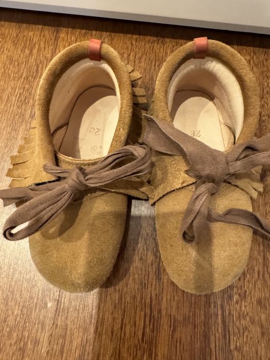 Sapatos da marca Moleke tamanho 28 lindos novos