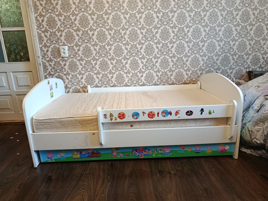 Продам ліжко 160×60 з матрацом