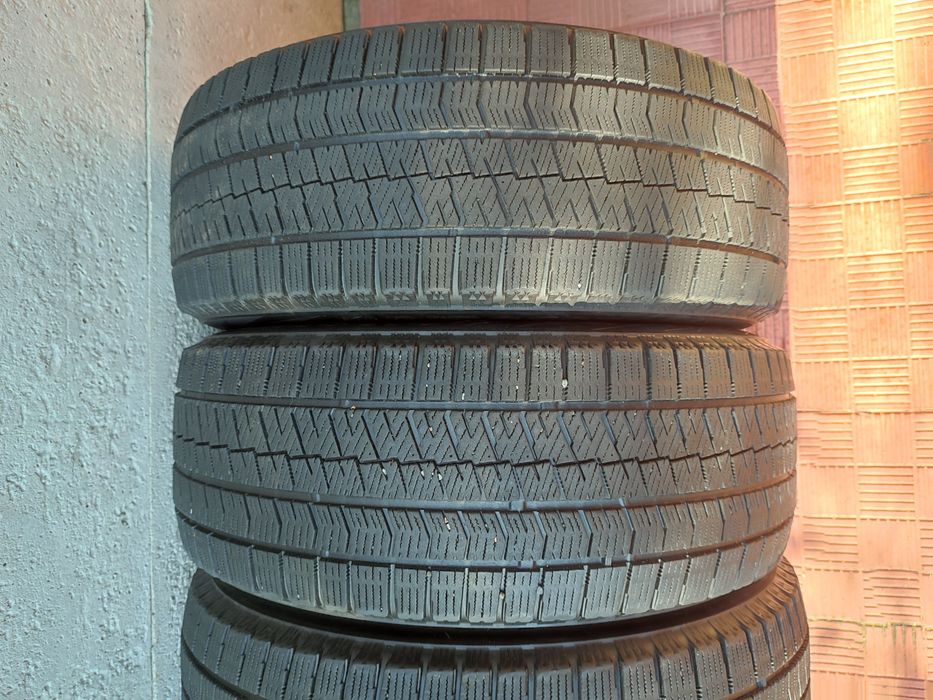 Шини Bridgestone Blizzak VRX2 в розмірі 215/55 R17
