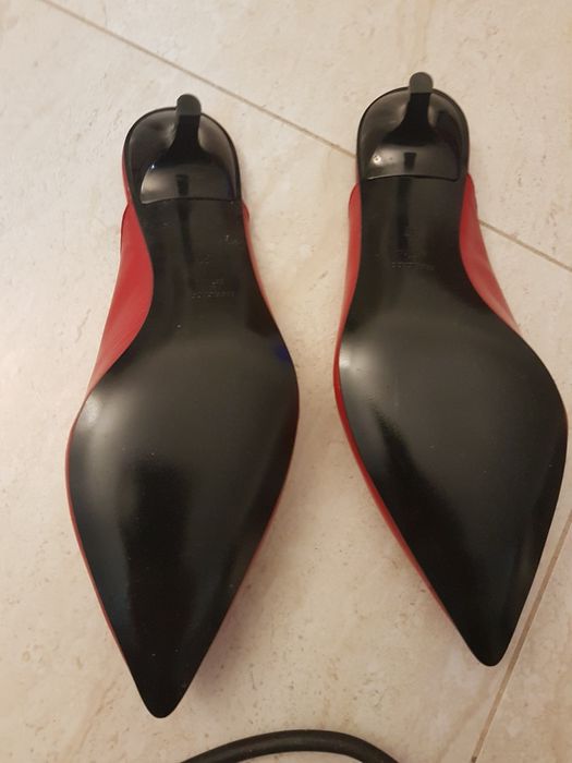 Mules vermelhas Glória Ortiz