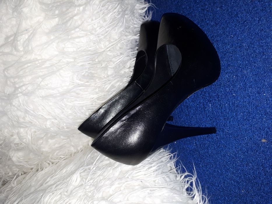 Туфли на высоком каблуке